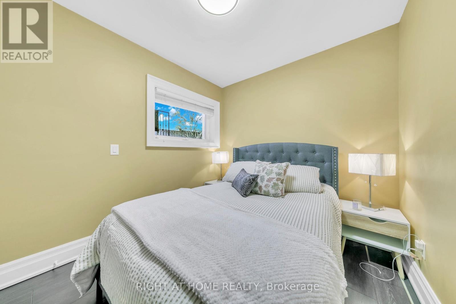 204 Maple Leaf Drive, Toronto, Ontario  M6L 1P1 - Photo 36 - W13071312