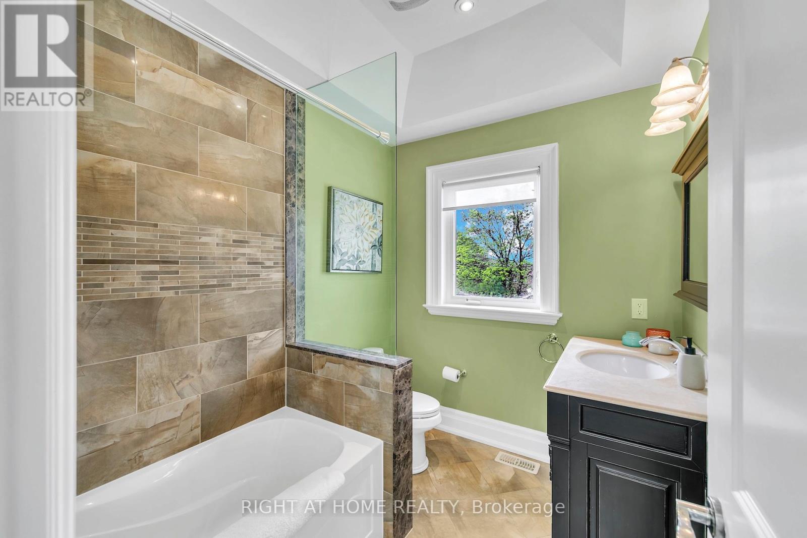 204 Maple Leaf Drive, Toronto, Ontario  M6L 1P1 - Photo 24 - W13071312