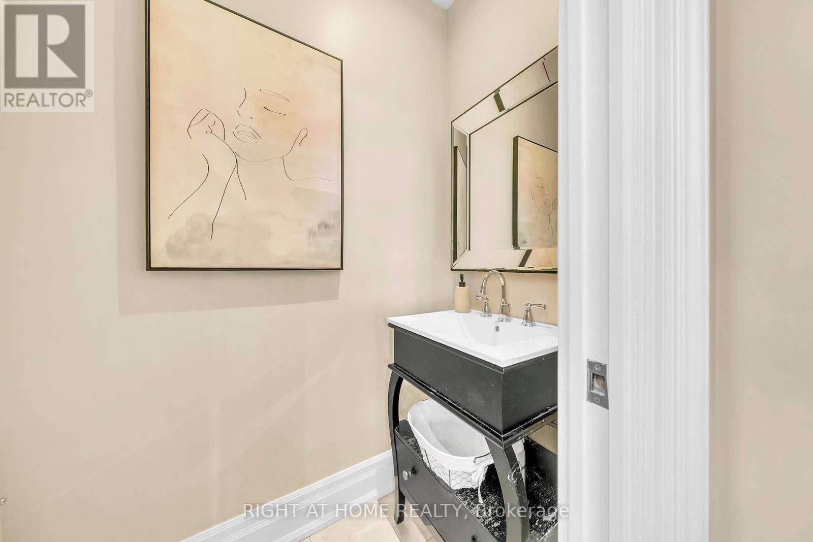 204 Maple Leaf Drive, Toronto, Ontario  M6L 1P1 - Photo 15 - W13071312