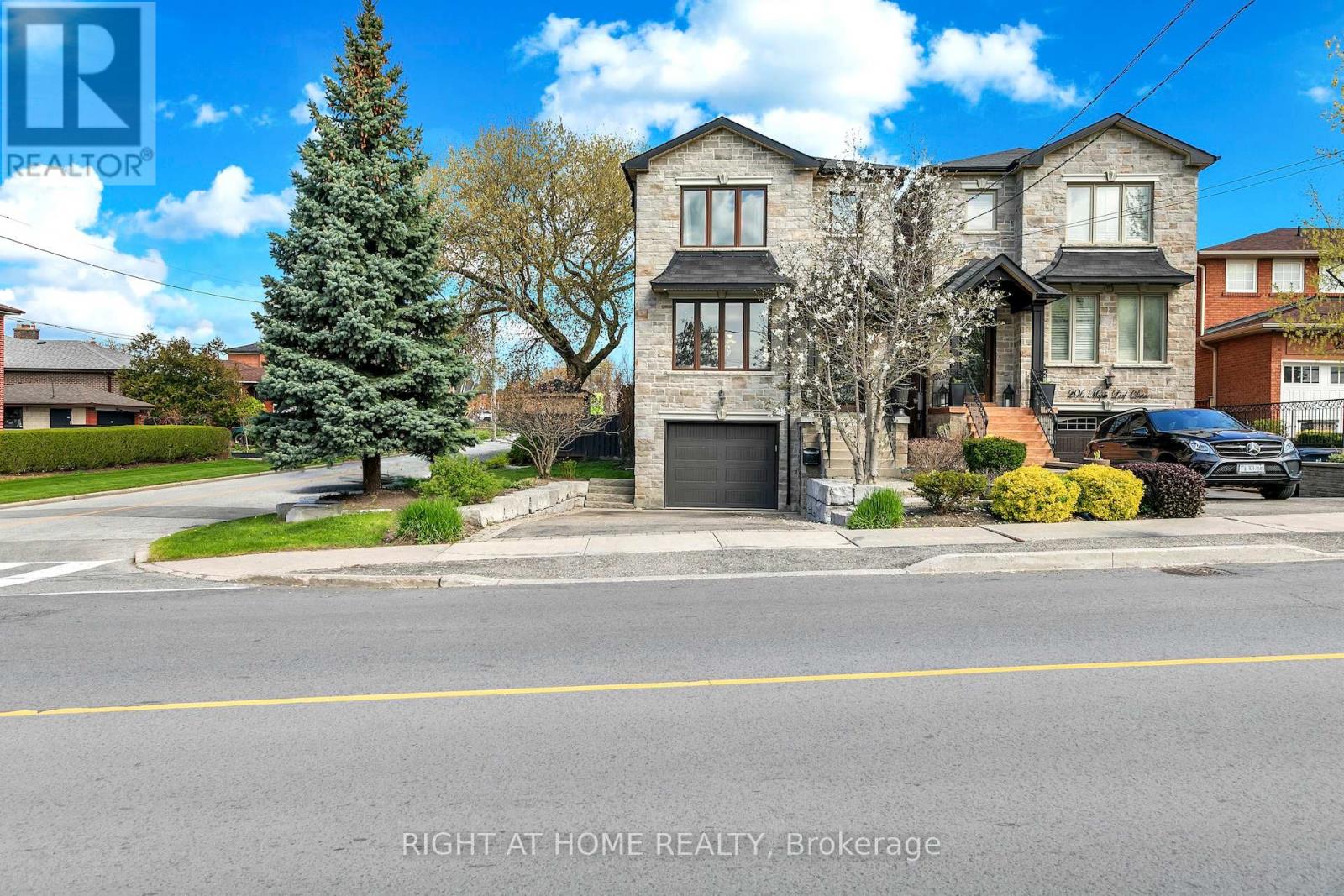 204 Maple Leaf Drive, Toronto, Ontario  M6L 1P1 - Photo 45 - W13071312