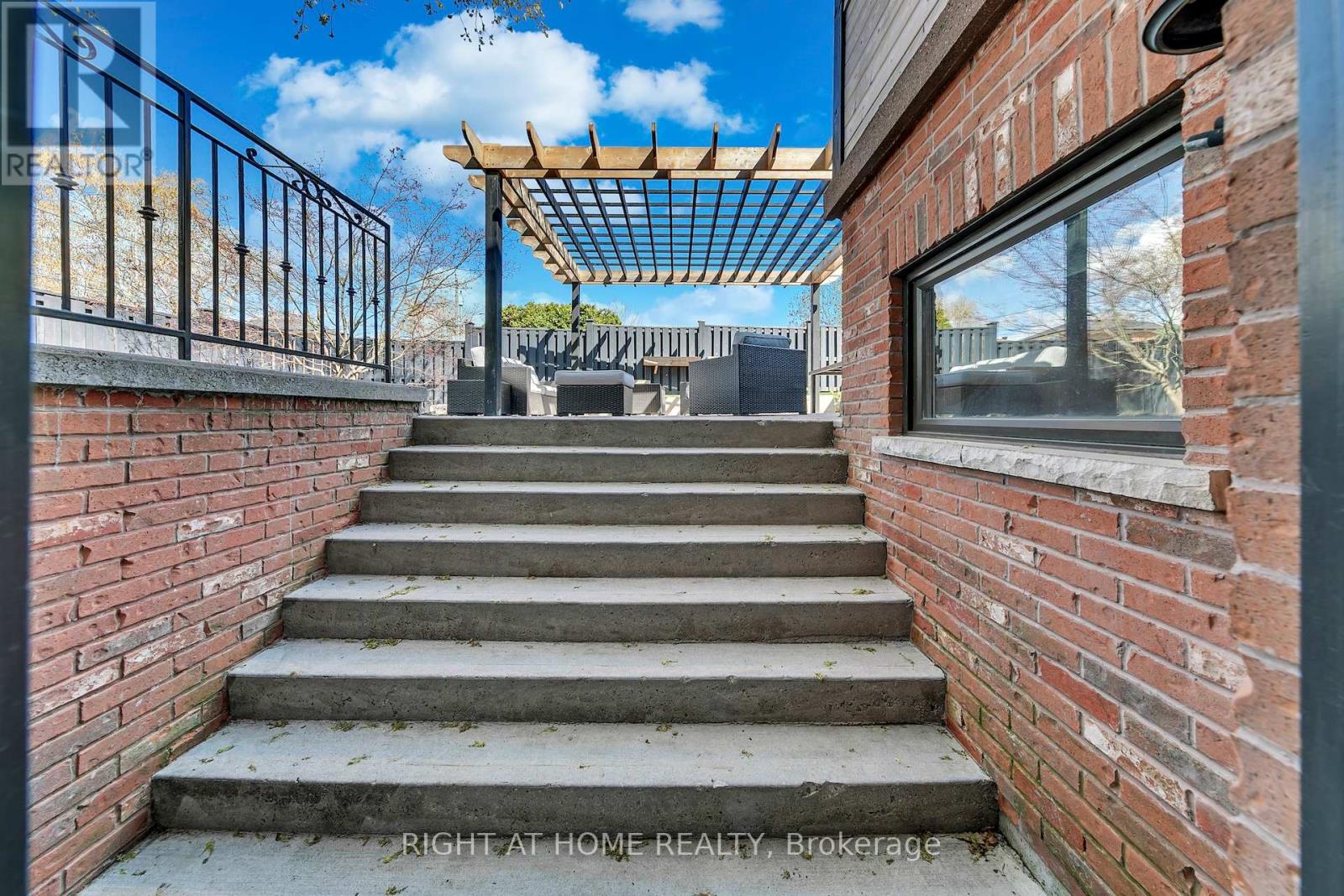 204 Maple Leaf Drive, Toronto, Ontario  M6L 1P1 - Photo 43 - W13071312