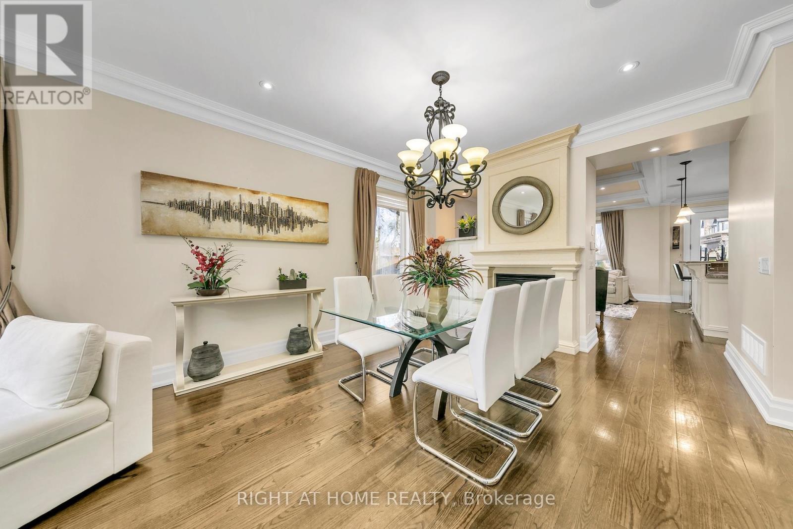204 Maple Leaf Drive, Toronto, Ontario  M6L 1P1 - Photo 3 - W13071312