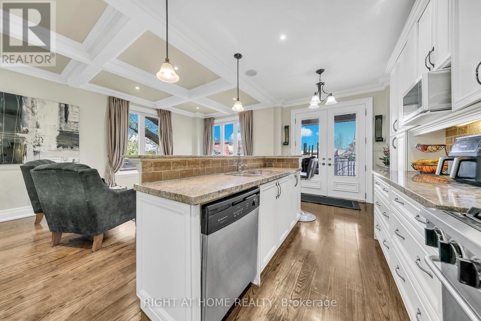 204 Maple Leaf Drive, Toronto, Ontario  M6L 1P1 - Photo 16 - W13071312