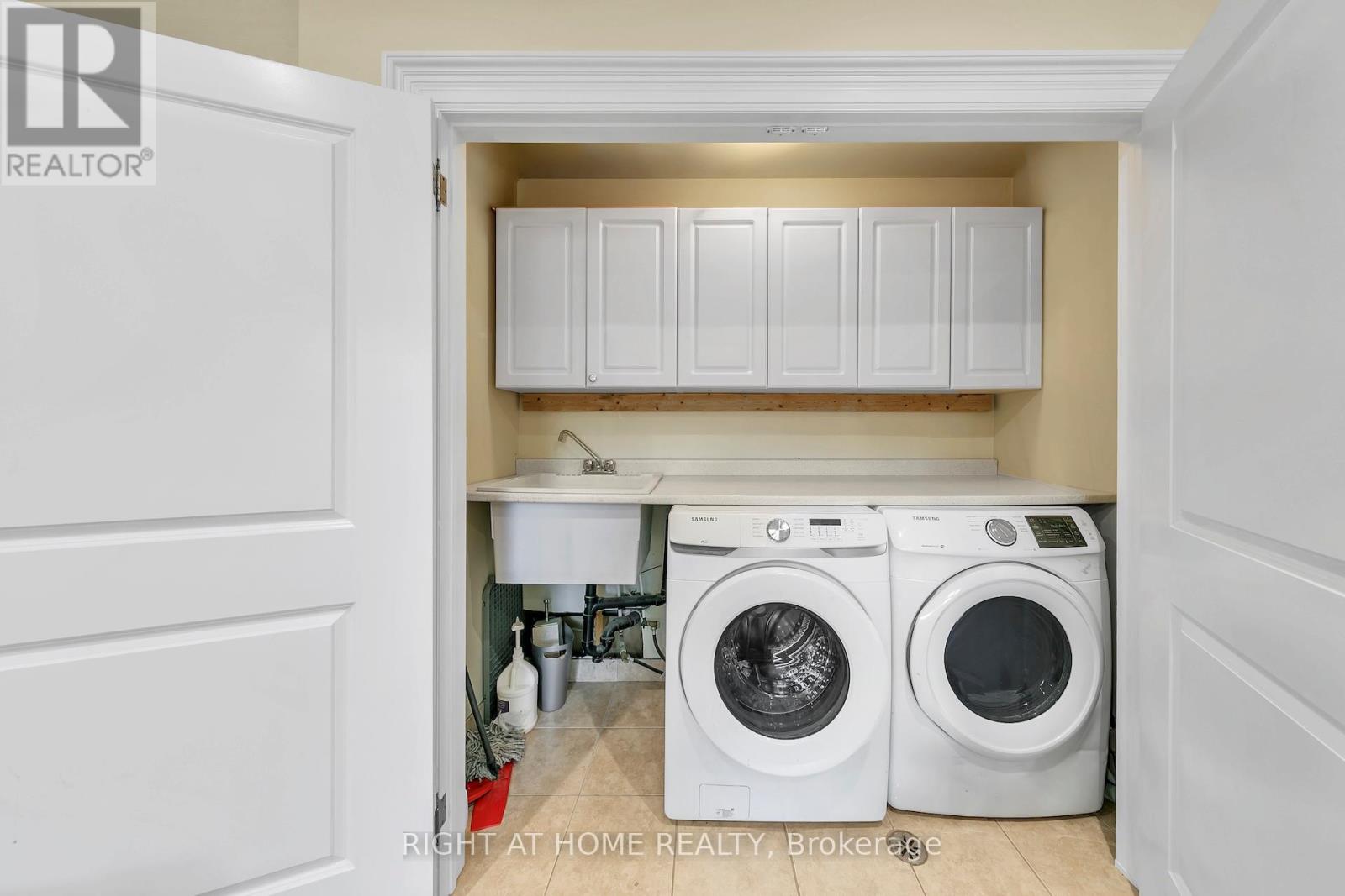 204 Maple Leaf Drive, Toronto, Ontario  M6L 1P1 - Photo 40 - W13071312
