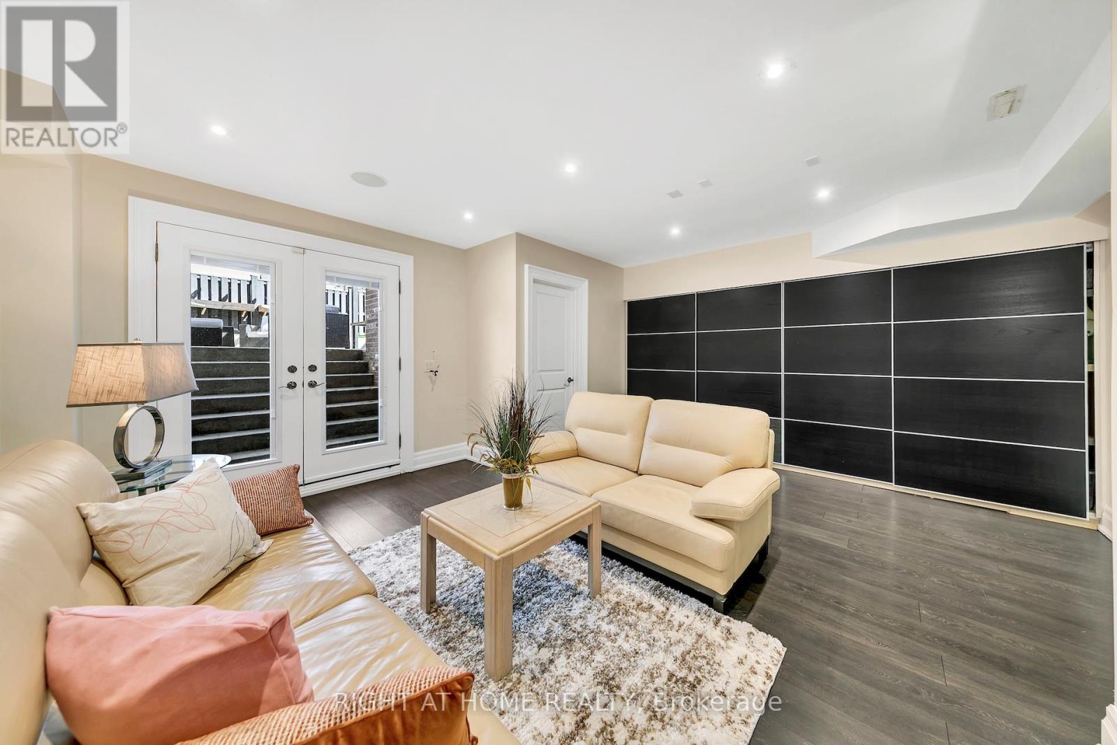 204 Maple Leaf Drive, Toronto, Ontario  M6L 1P1 - Photo 41 - W13071312