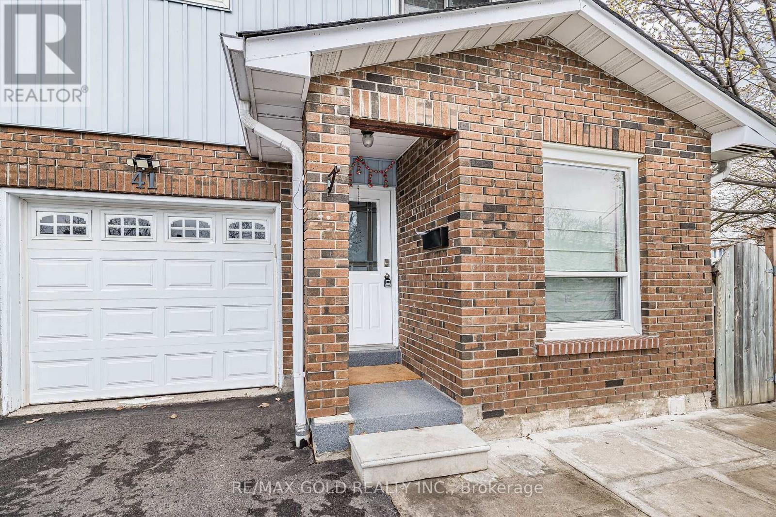 41 Simmons Boulevard, Brampton, Ontario  L6V 3W5 - Photo 3 - W13070486