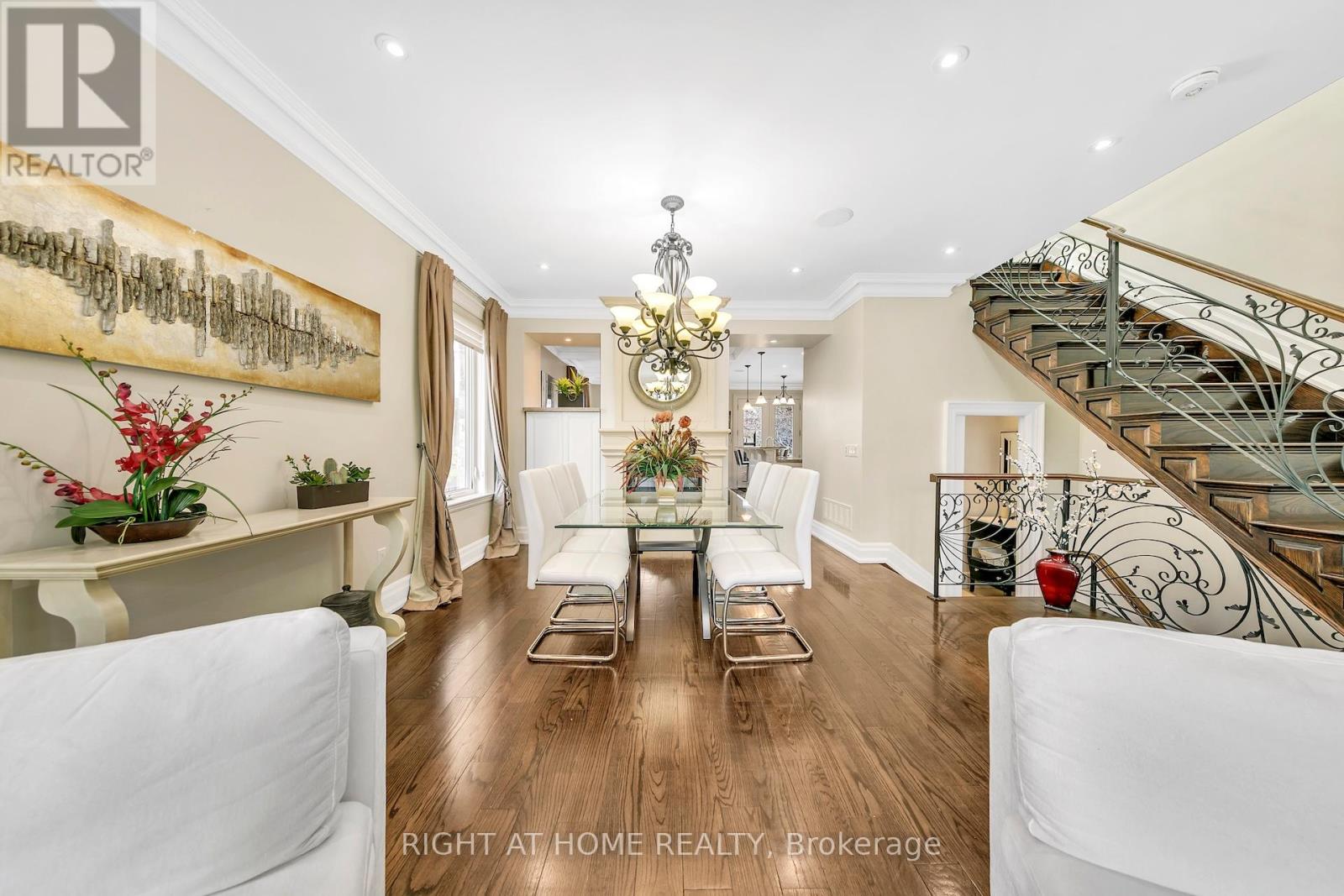 204 Maple Leaf Drive, Toronto, Ontario  M6L 1P1 - Photo 7 - W13071312