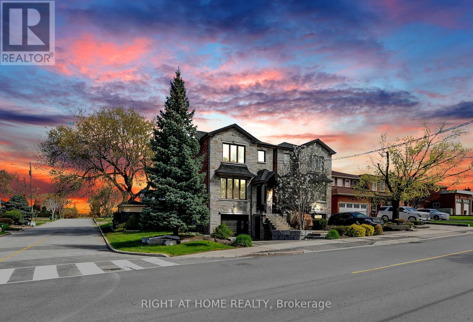 204 MAPLE LEAF DRIVE, Toronto, Ontario