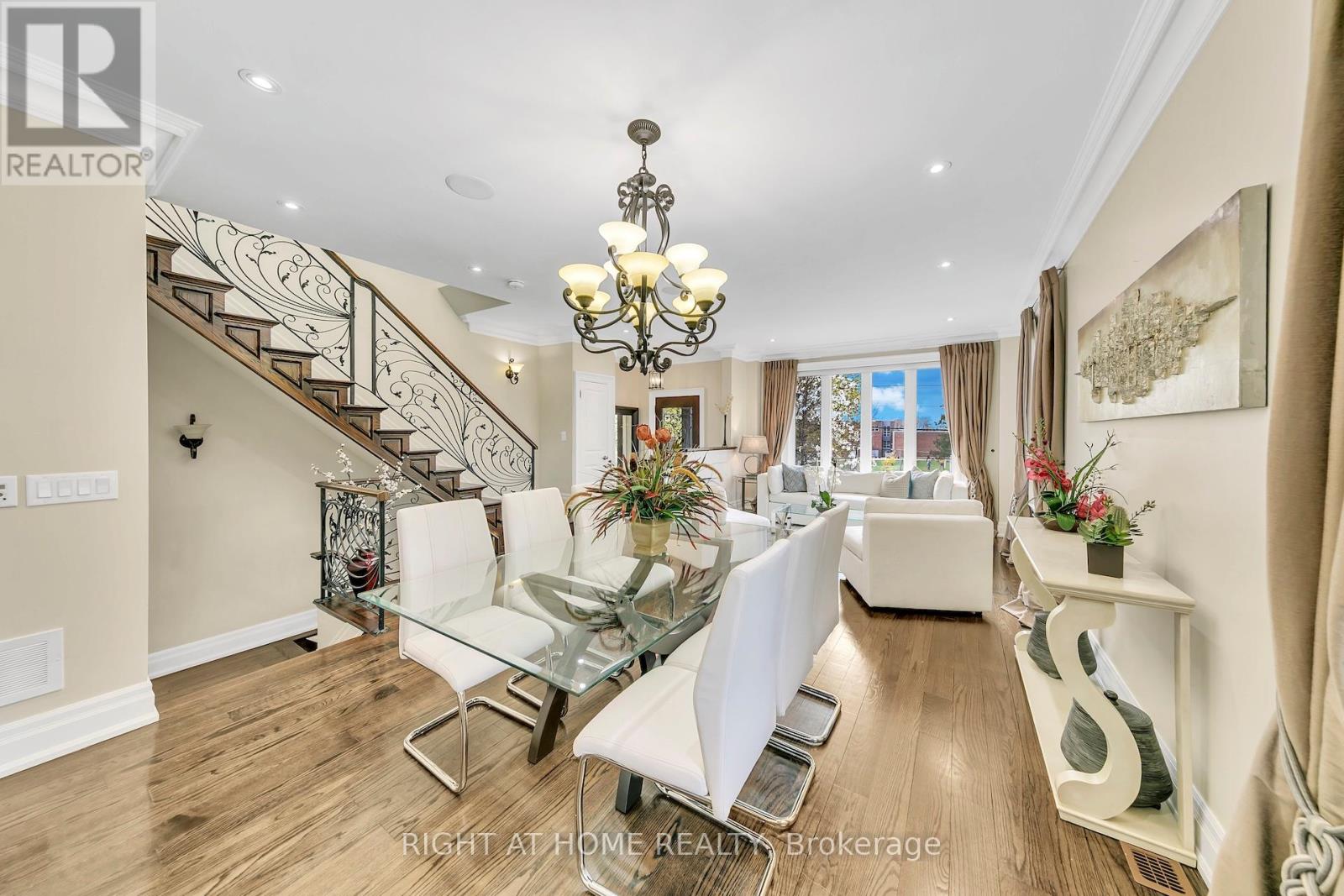 204 Maple Leaf Drive, Toronto, Ontario  M6L 1P1 - Photo 2 - W13071312