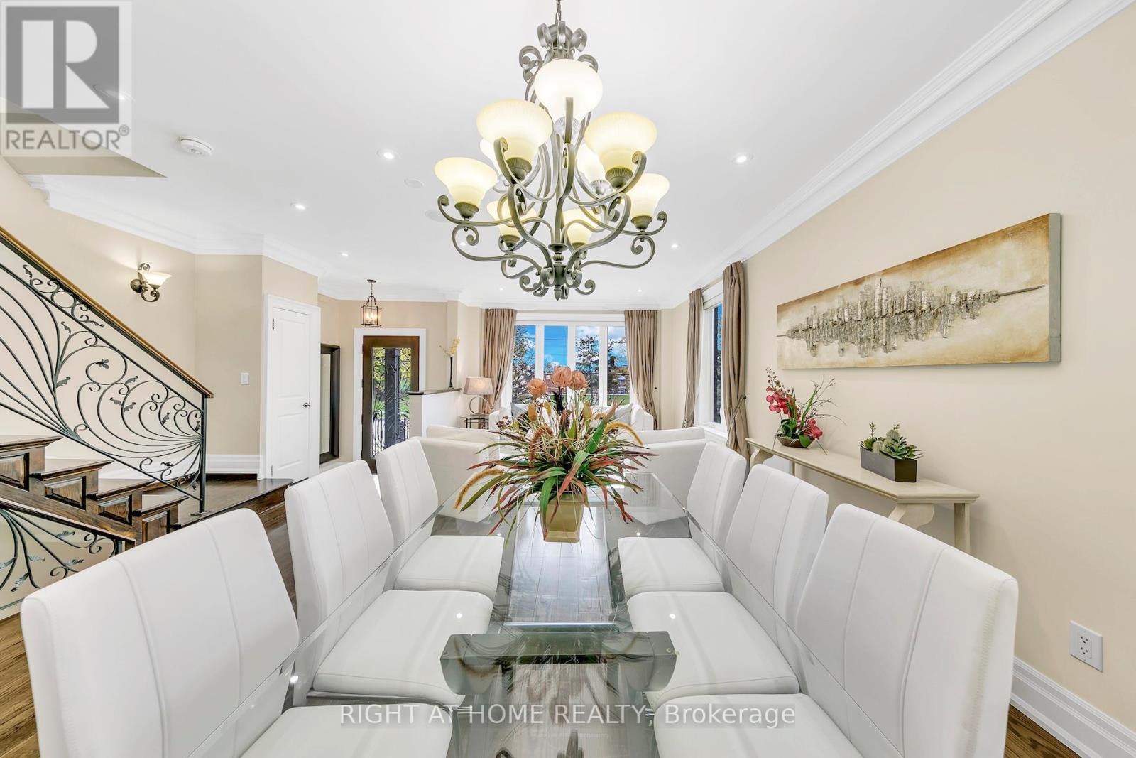 204 Maple Leaf Drive, Toronto, Ontario  M6L 1P1 - Photo 9 - W13071312