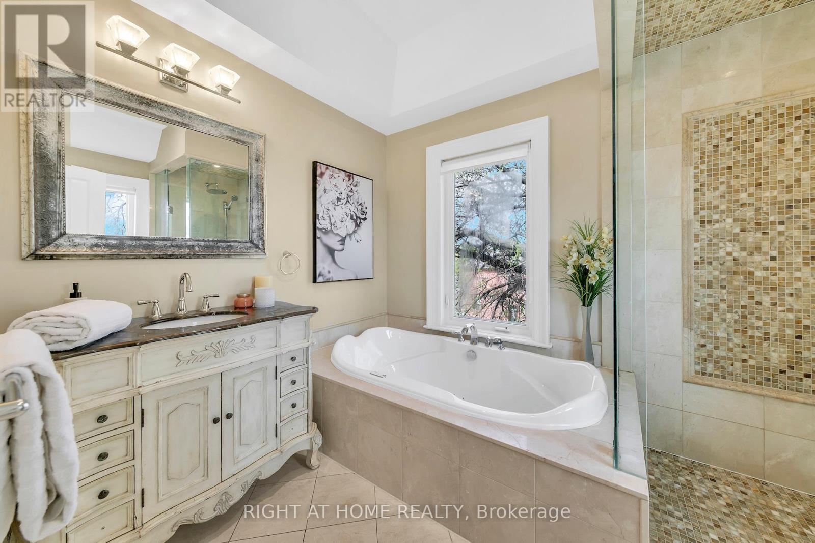 204 Maple Leaf Drive, Toronto, Ontario  M6L 1P1 - Photo 31 - W13071312