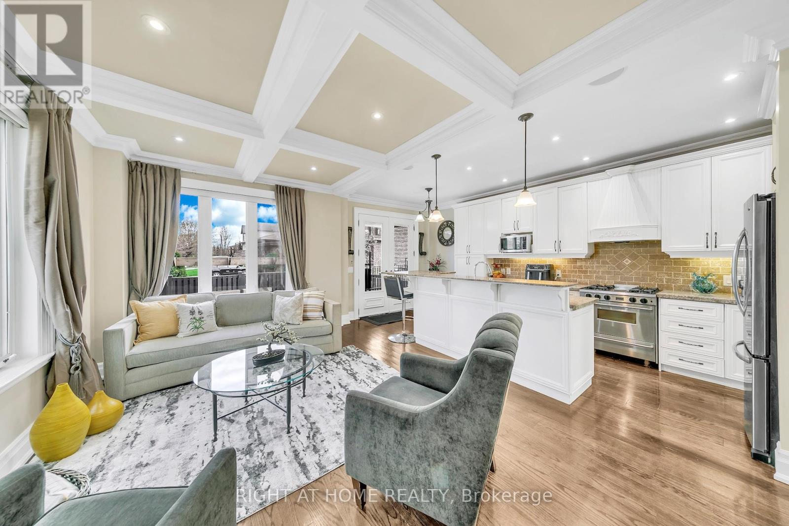 204 Maple Leaf Drive, Toronto, Ontario  M6L 1P1 - Photo 11 - W13071312