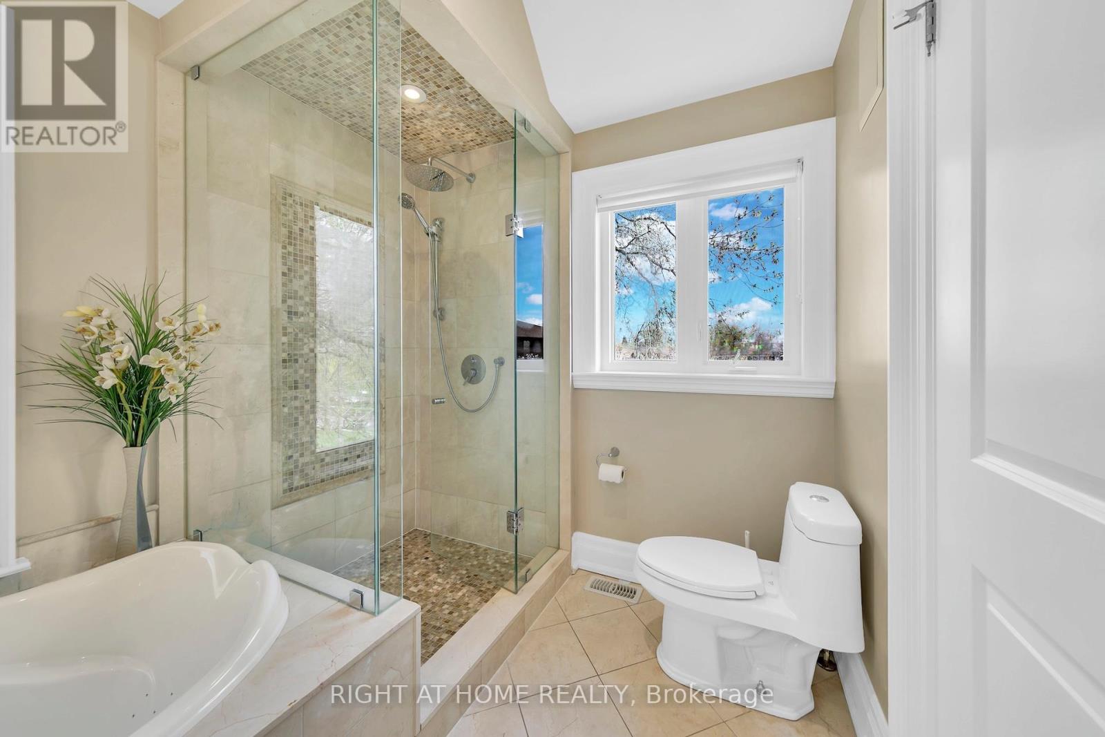 204 Maple Leaf Drive, Toronto, Ontario  M6L 1P1 - Photo 32 - W13071312