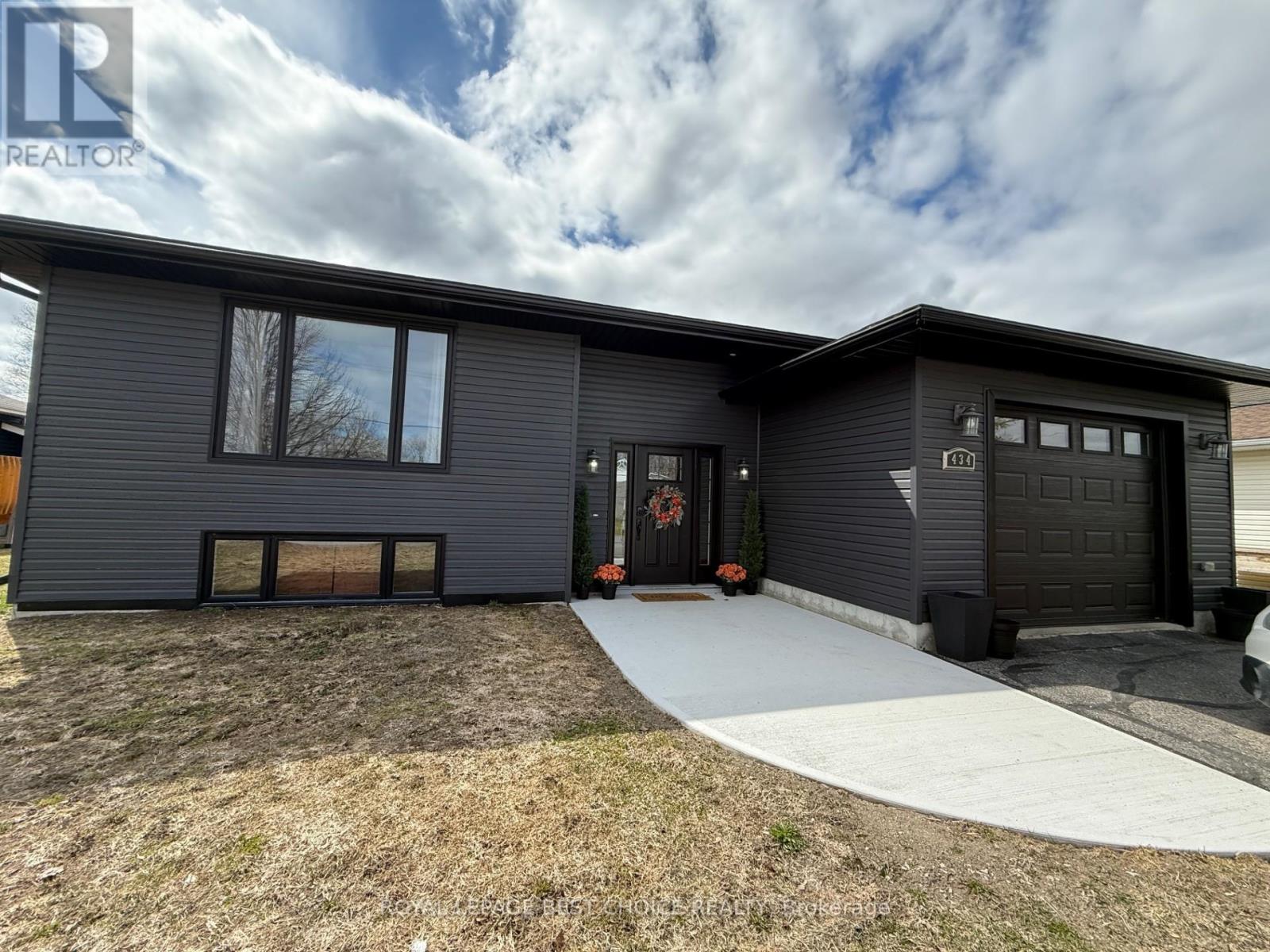 434 BATESON STREET, Temiskaming Shores, Ontario