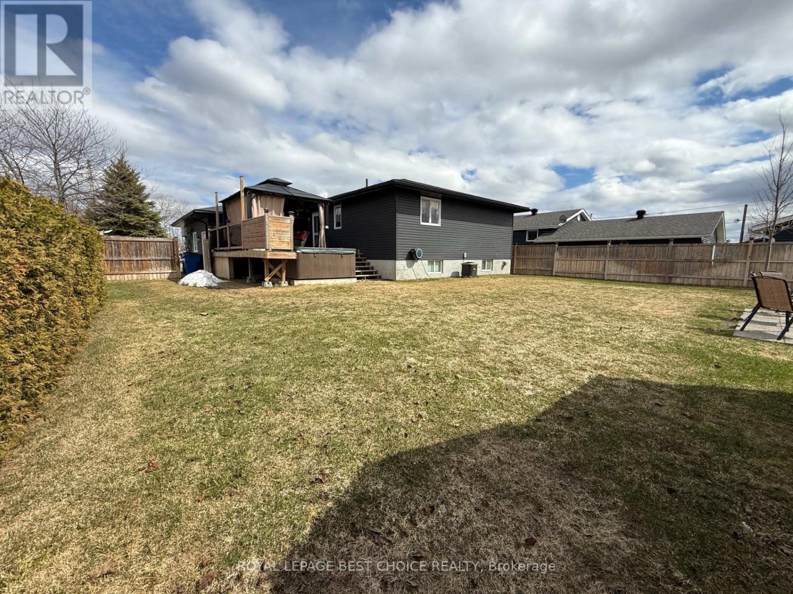 434 Bateson Street, Temiskaming Shores, Ontario  P0J 1P0 - Photo 3 - T13015374