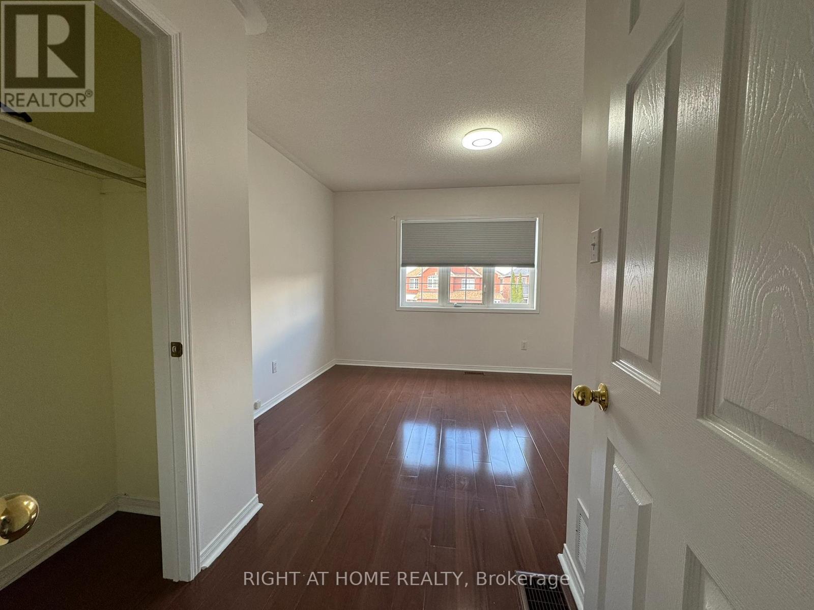 Upper And Main - 830 Avonshire Court, Mississauga, Ontario  L5V 2P2 - Photo 17 - W13073870