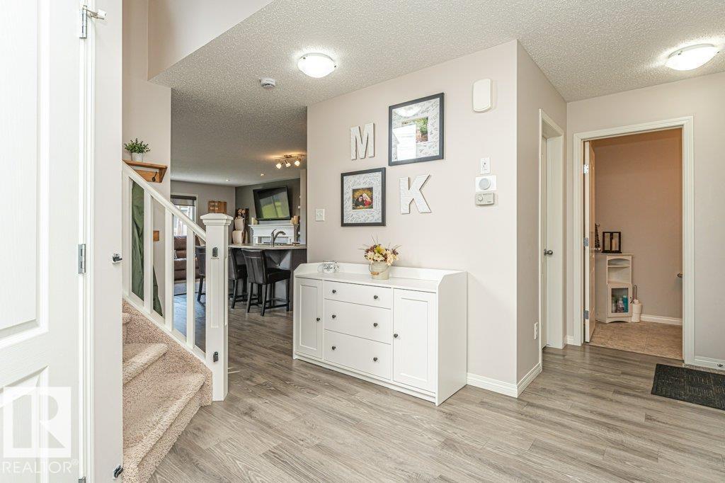 8727 Carson Wy SW, Edmonton, Alberta  T6W 3K8 - Photo 6 - E4478369