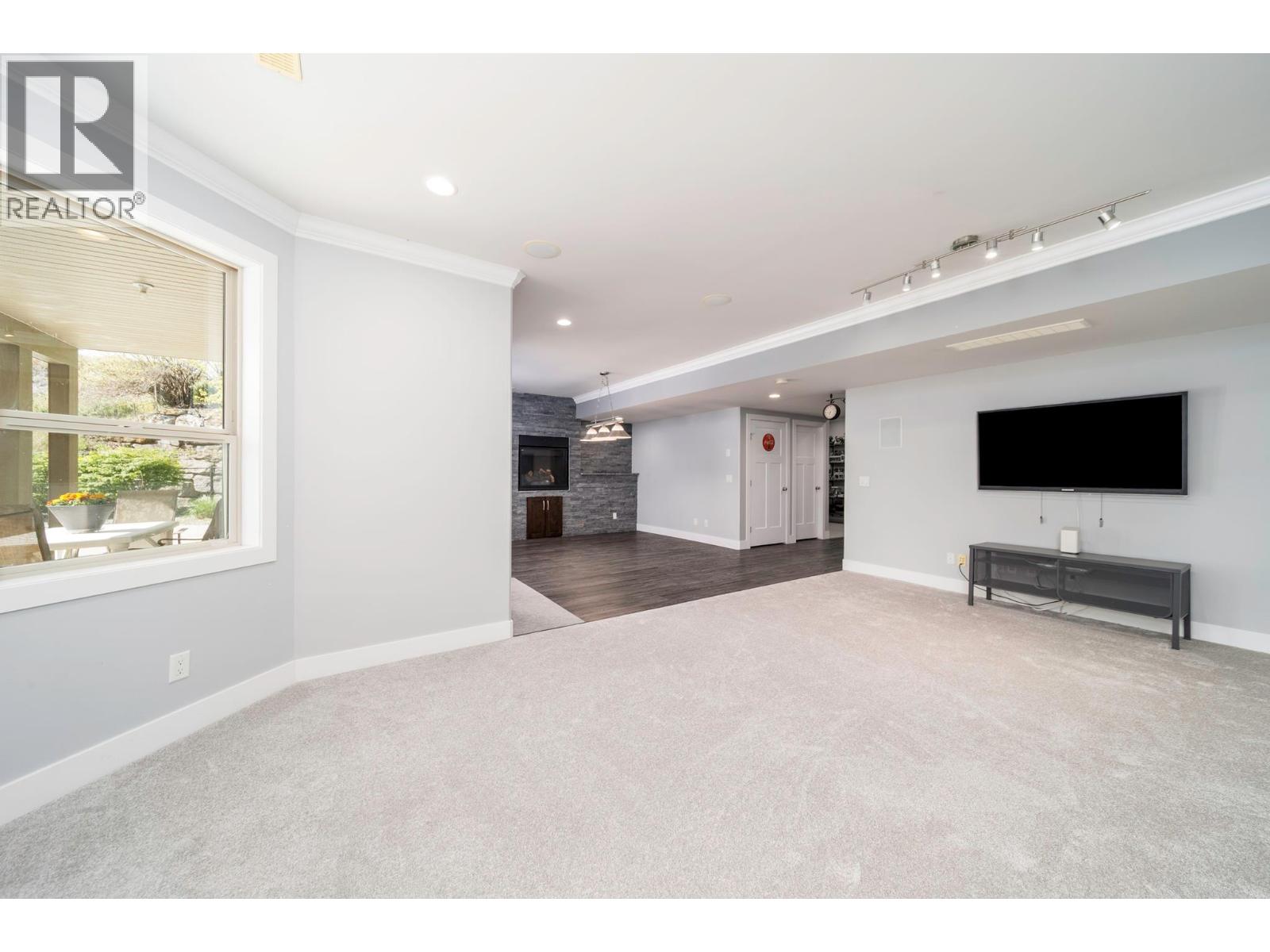 5037 Treadgold Court, Kelowna, British Columbia  V1W 5B4 - Photo 45 - 10382876