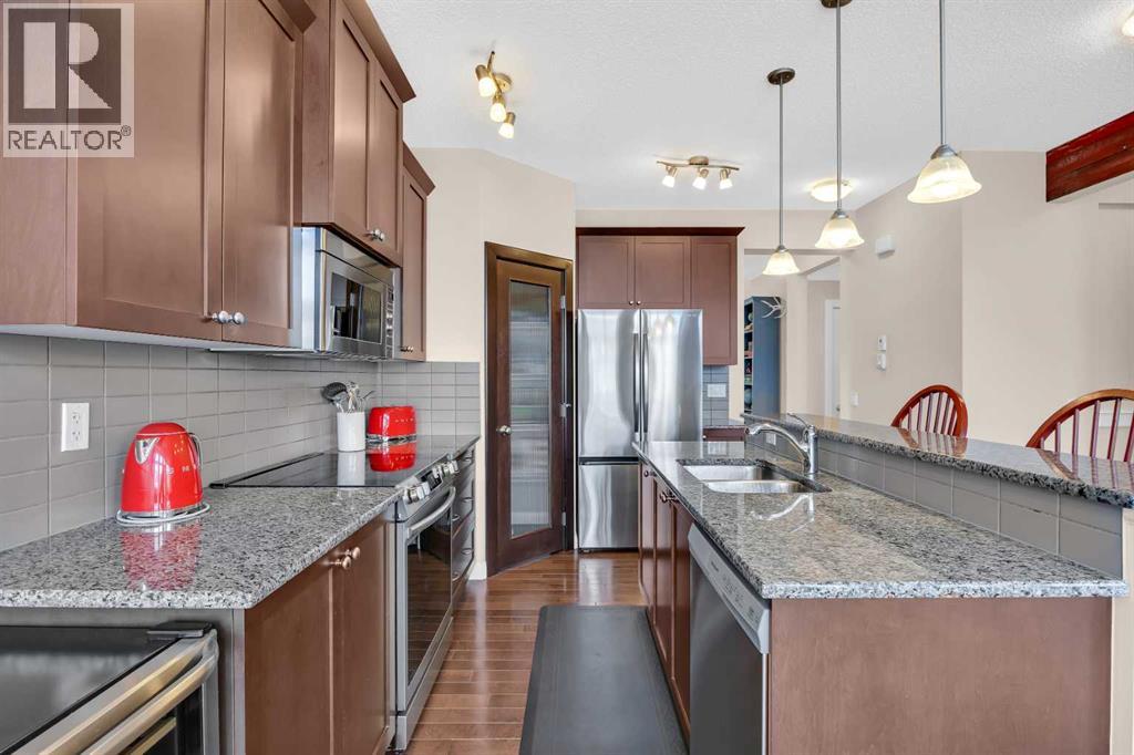 1 Westridge Way, Okotoks, Alberta  T1S 0K1 - Photo 9 - A2305937