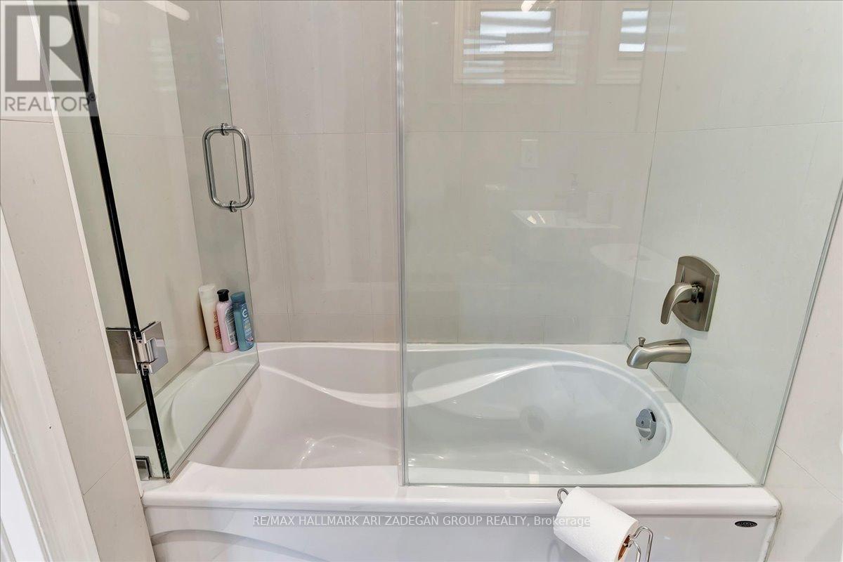 Main Fl - 138 Booth Avenue, Toronto, Ontario  M4M 2M4 - Photo 17 - E13074114
