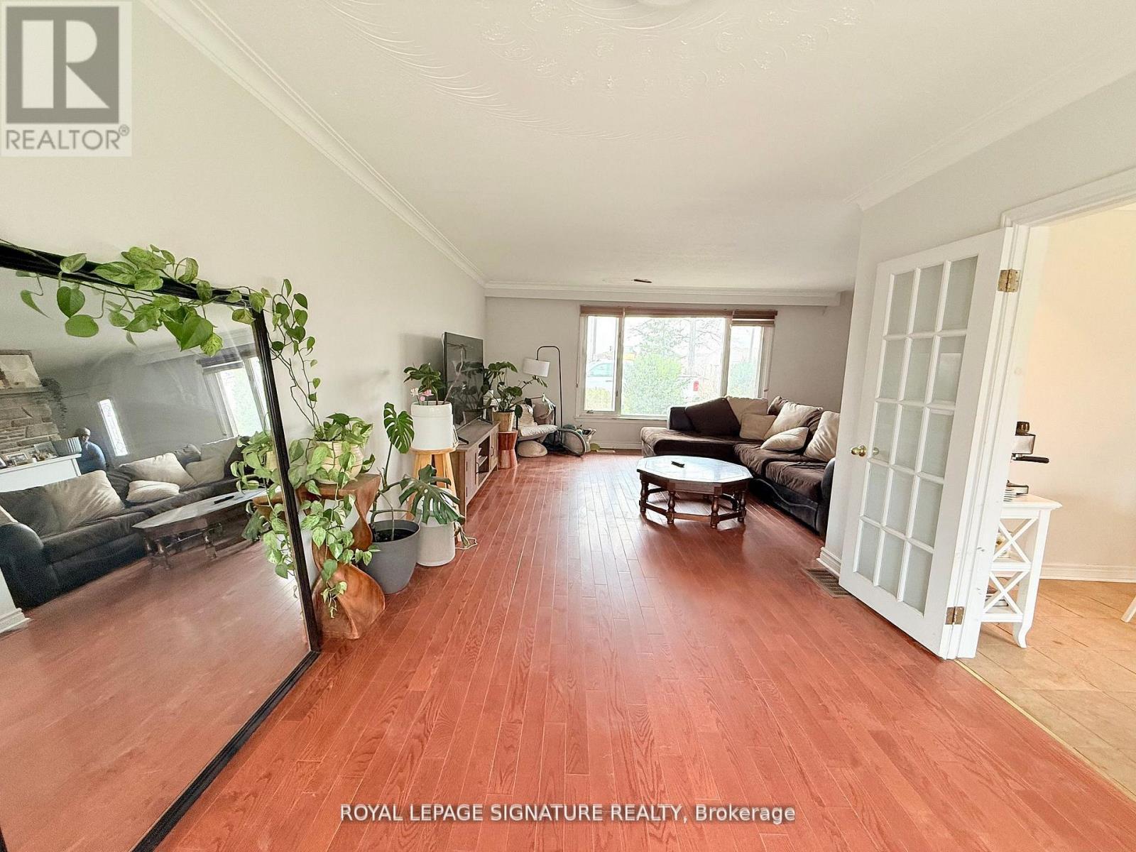 38 BURNHAMTHORPE ROAD W, Oakville, Ontario