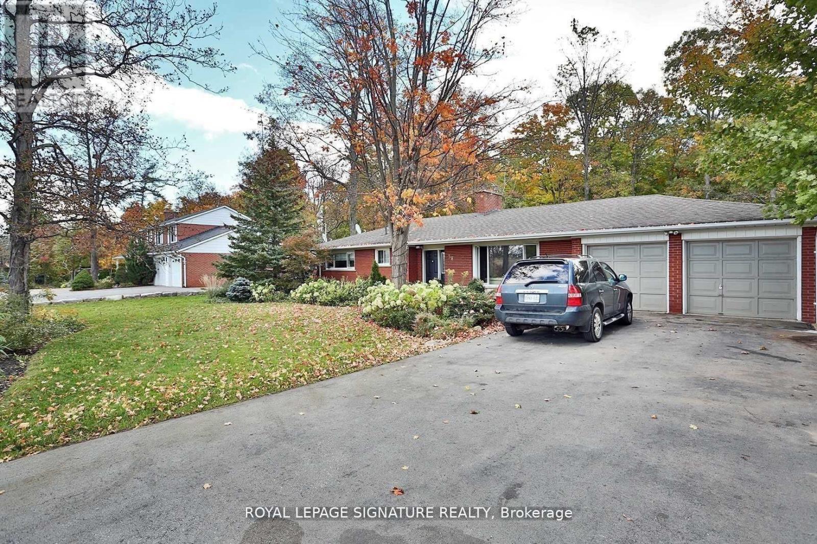 38 Burnhamthorpe Road W, Oakville, Ontario  L6M 4K4 - Photo 2 - W13060146