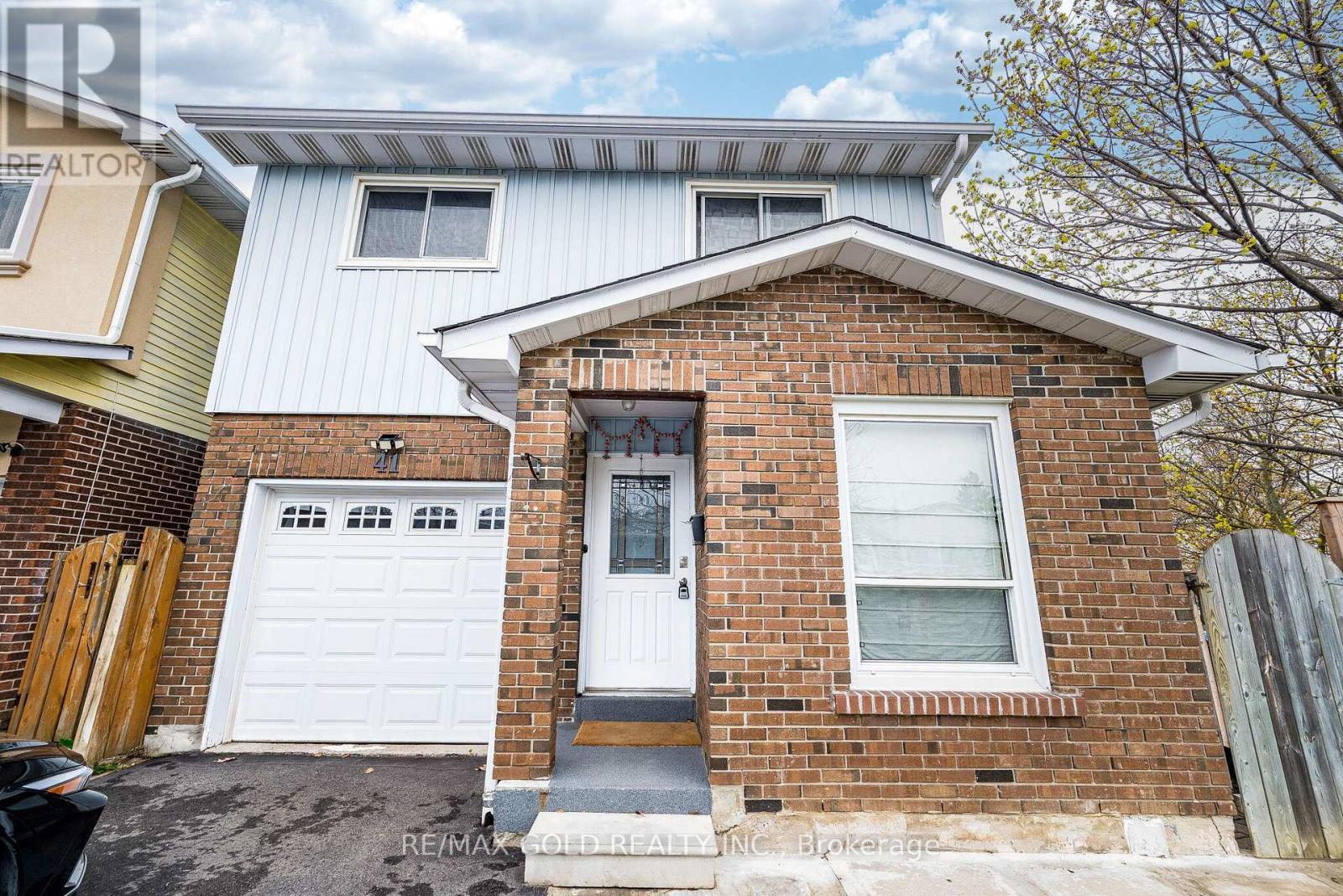 41 Simmons Boulevard, Brampton, Ontario  L6V 3W5 - Photo 2 - W13070486