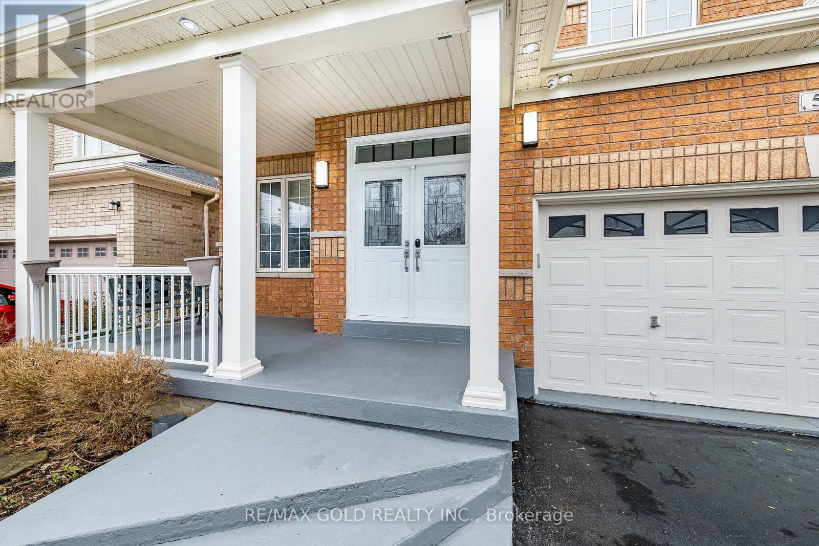 52 Moldovan Drive, Brampton, Ontario  L6R 0E4 - Photo 2 - W13069896