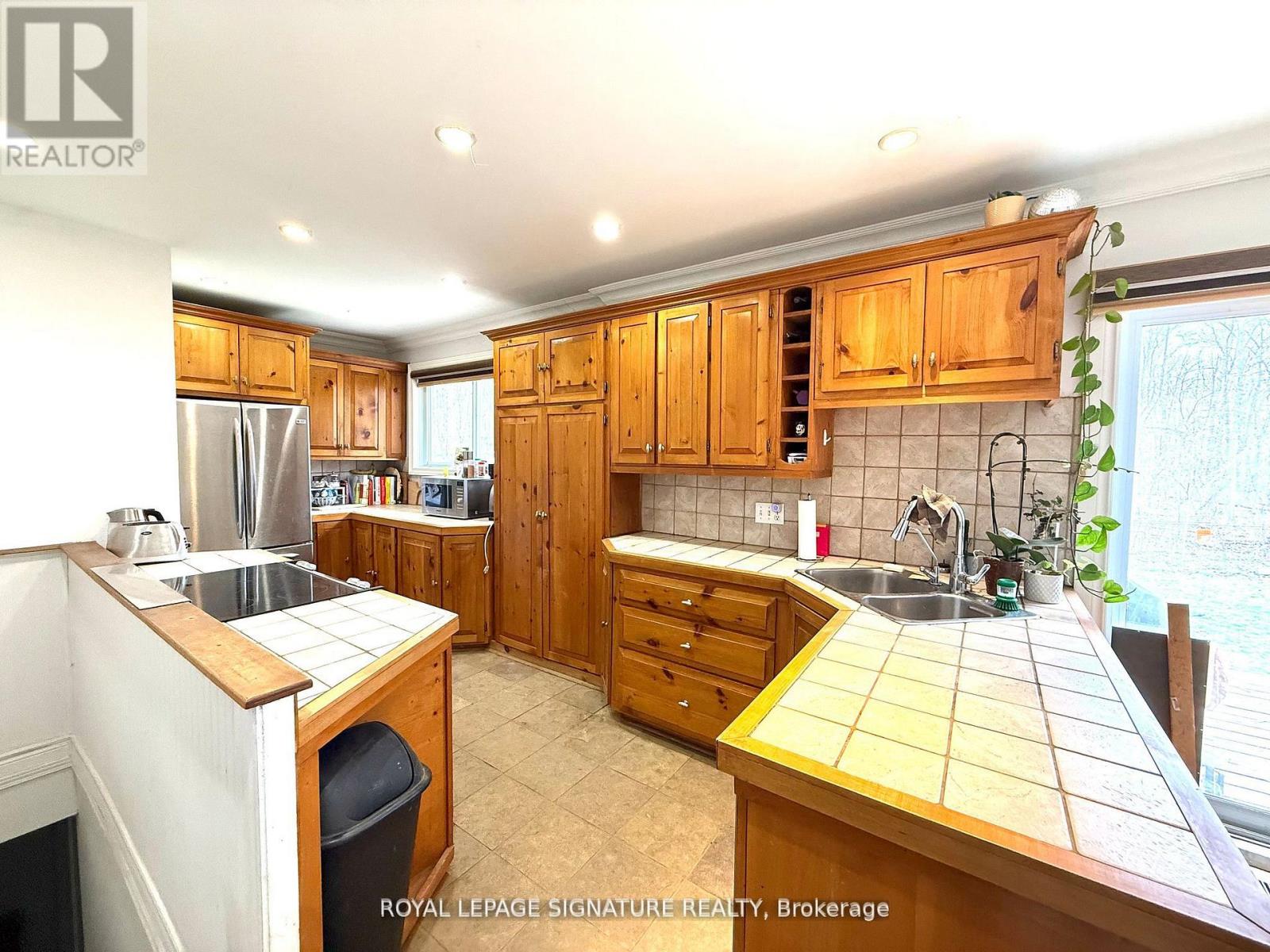38 Burnhamthorpe Road W, Oakville, Ontario  L6M 4K4 - Photo 4 - W13060146