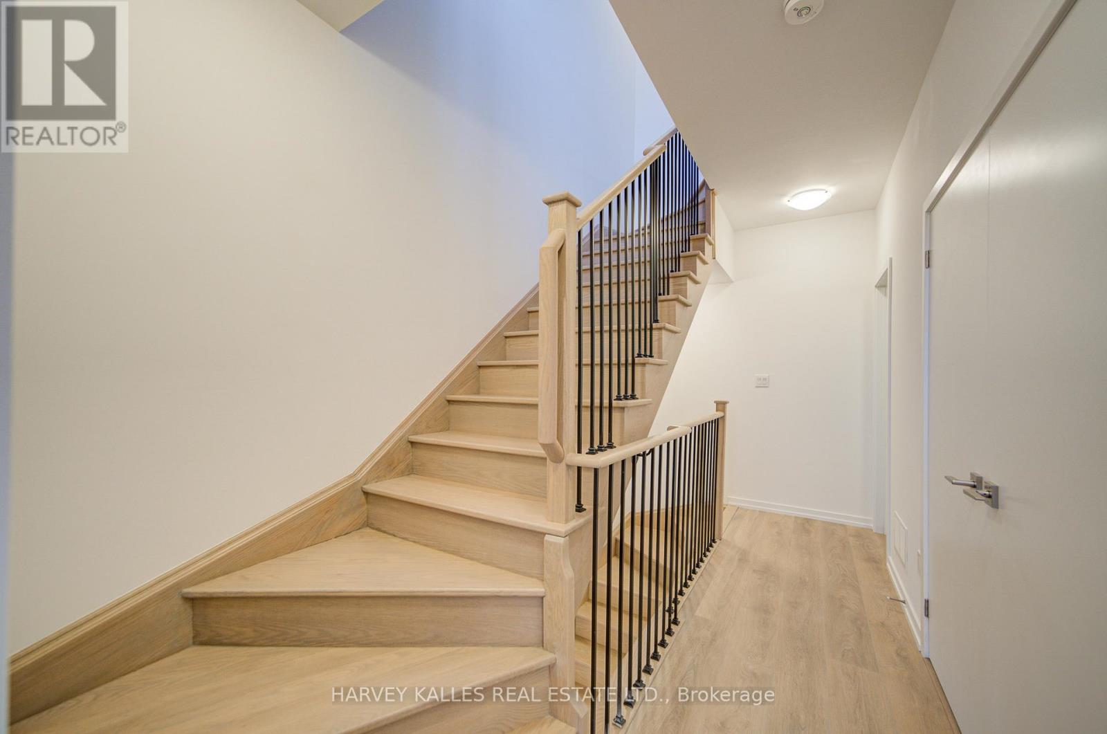 11 - 18 Lytham Green Circle, Newmarket, Ontario  L3Y 0H4 - Photo 18 - N13074198
