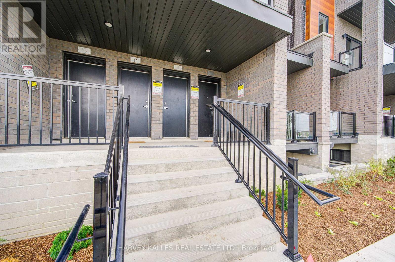 11 - 18 Lytham Green Circle, Newmarket, Ontario  L3Y 0H4 - Photo 3 - N13074198