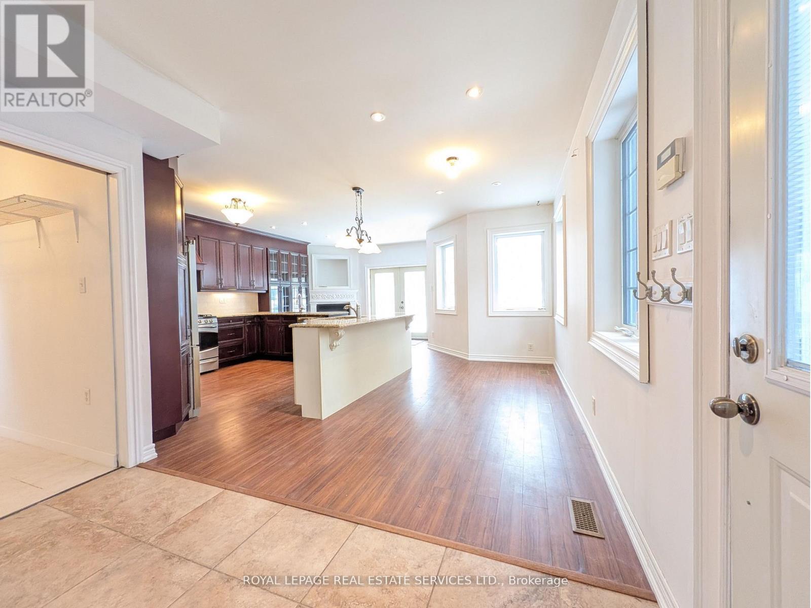 20 Holgate Street, Barrie (Allandale), Ontario  L4N 2T5 - Photo 15 - S13074178
