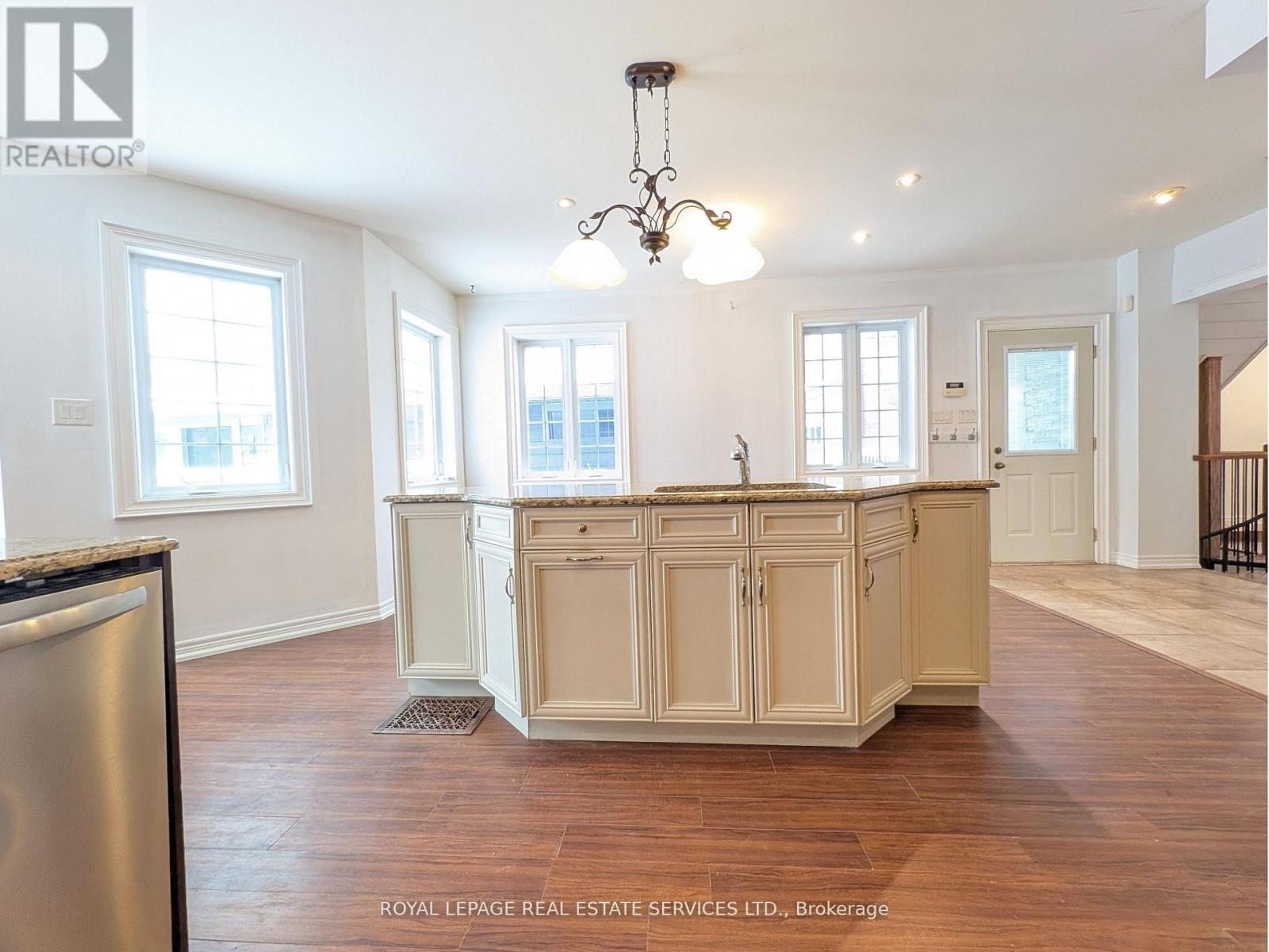 20 Holgate Street, Barrie (Allandale), Ontario  L4N 2T5 - Photo 18 - S13074178