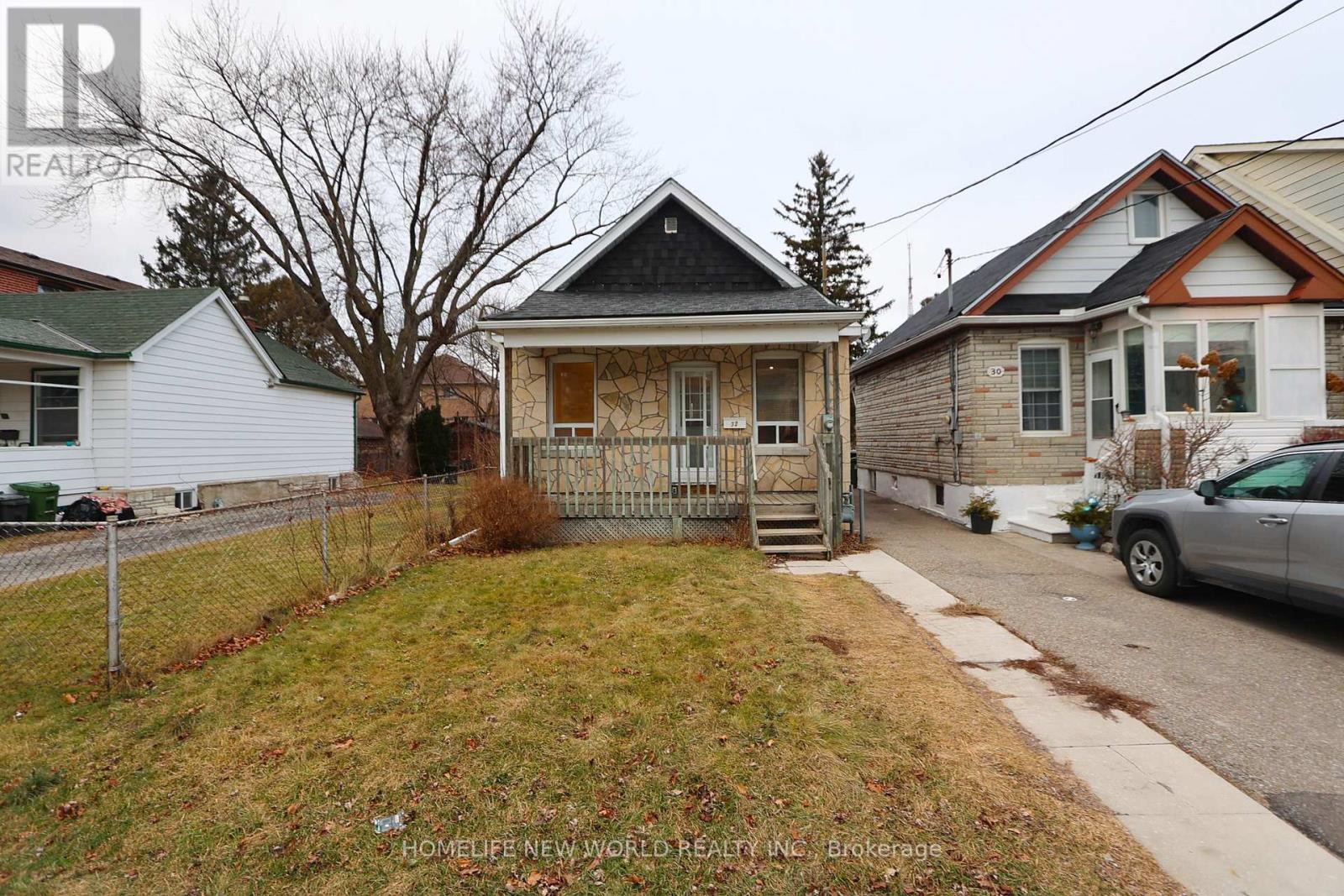 32 Pendeen Avenue, Toronto, Ontario  M6N 2P3 - Photo 2 - W13074142
