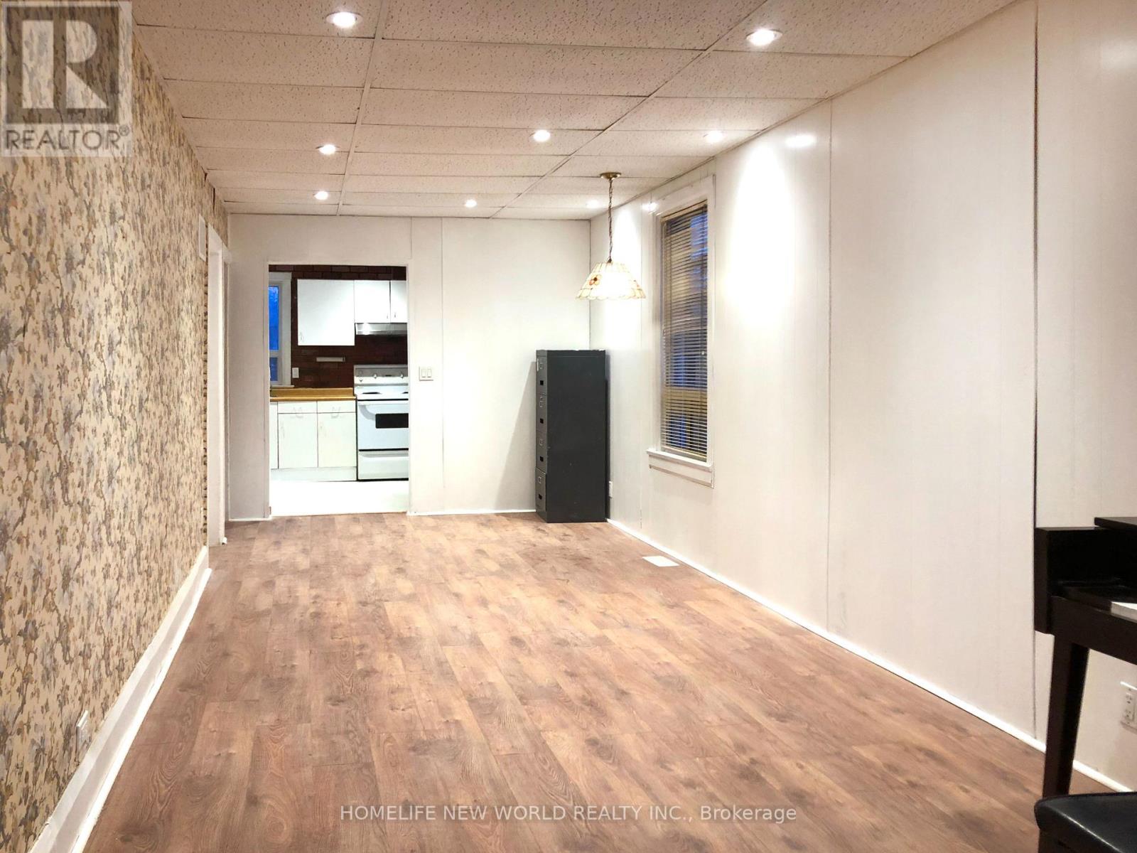 32 Pendeen Avenue, Toronto, Ontario  M6N 2P3 - Photo 3 - W13074142