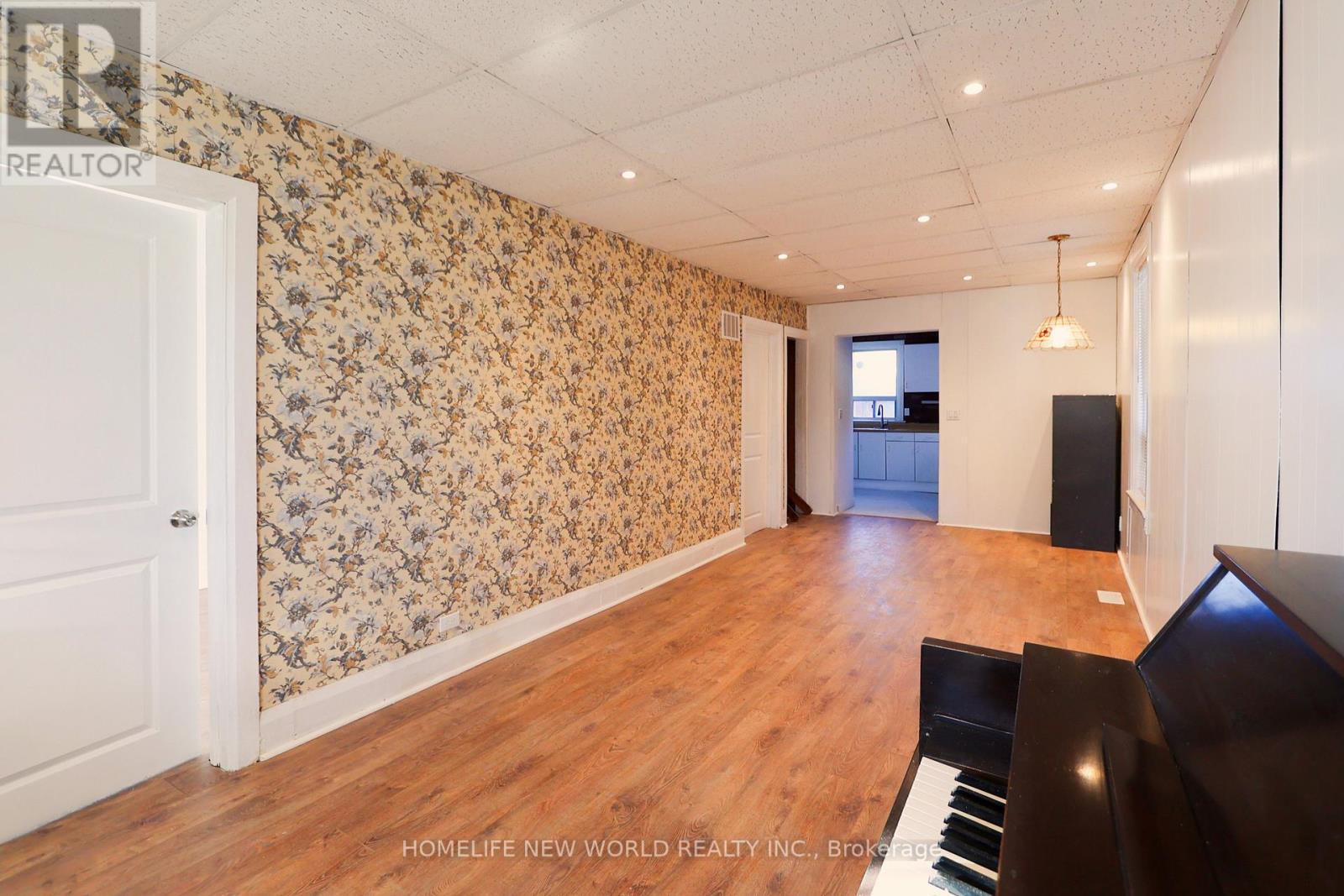 32 Pendeen Avenue, Toronto, Ontario  M6N 2P3 - Photo 40 - W13074142