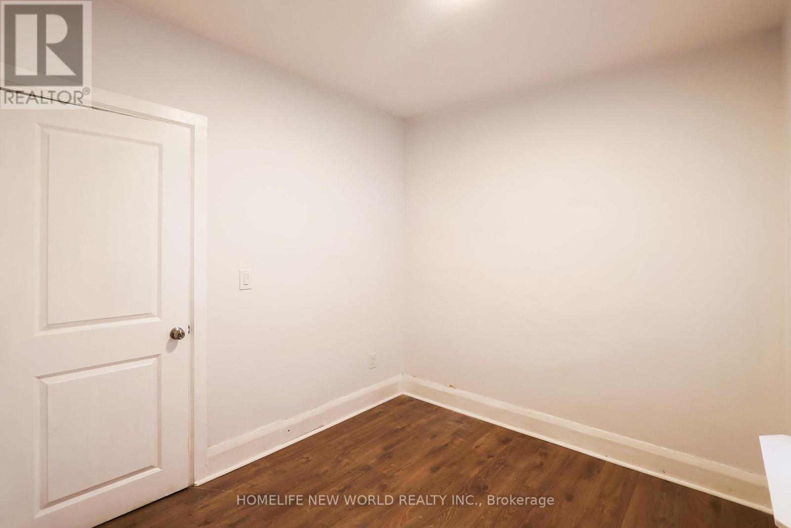 32 Pendeen Avenue, Toronto, Ontario  M6N 2P3 - Photo 7 - W13074142