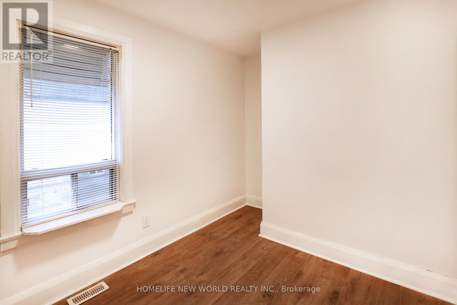 32 Pendeen Avenue, Toronto, Ontario  M6N 2P3 - Photo 8 - W13074142