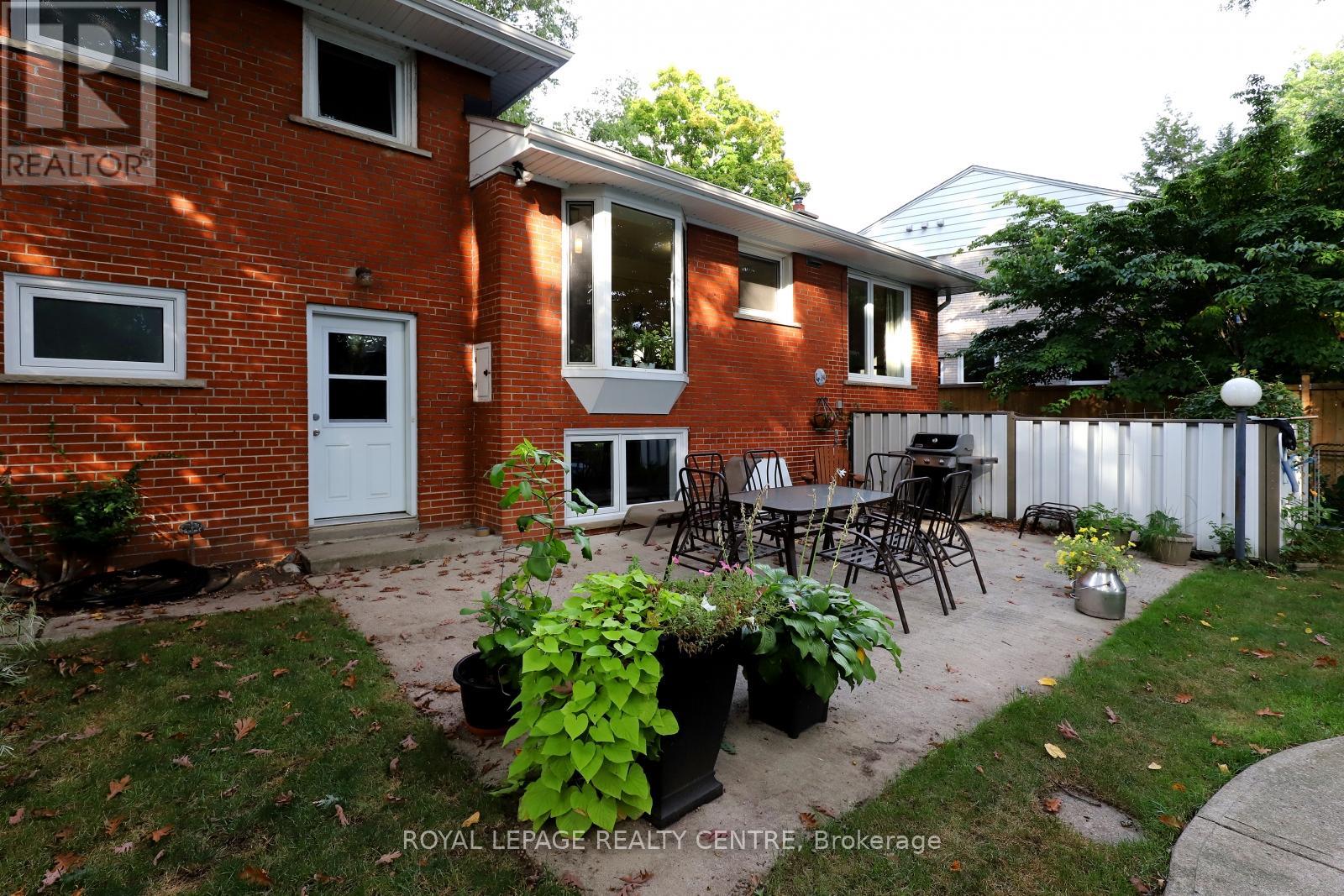 3338 Enniskillen Circle, Mississauga, Ontario  L5C 2M8 - Photo 33 - W13074154