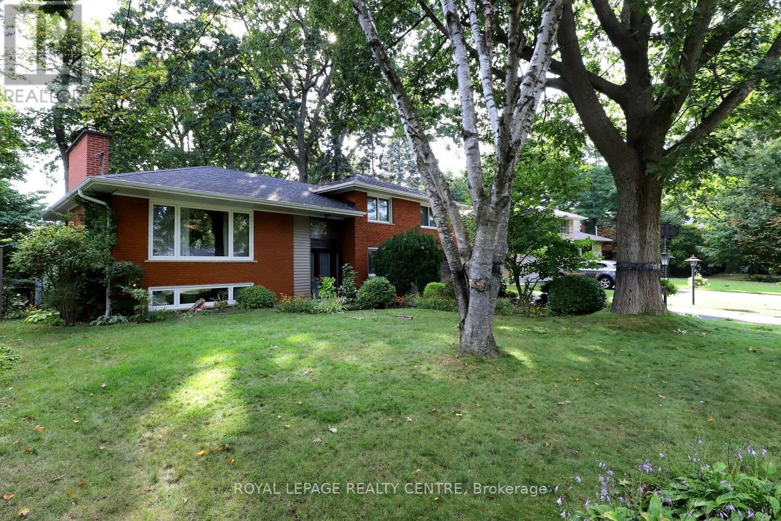 3338 Enniskillen Circle, Mississauga, Ontario  L5C 2M8 - Photo 4 - W13074154