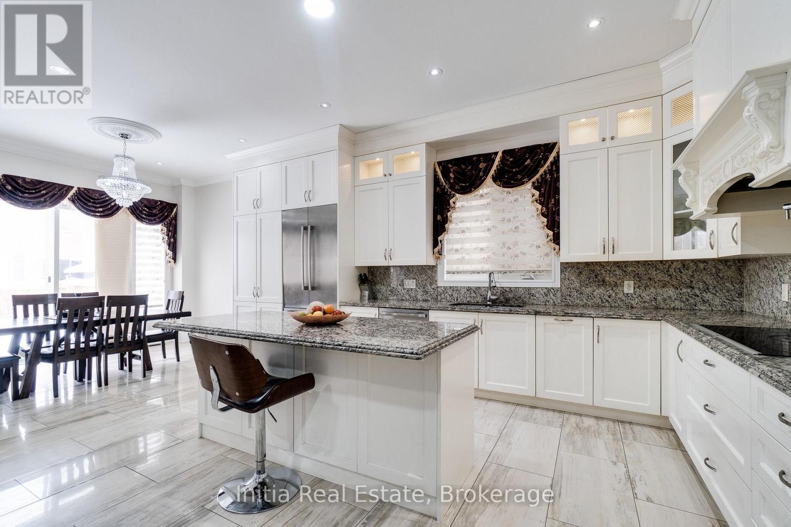 12 Erintown Crescent S, Brampton, Ontario  L6P 4H2 - Photo 15 - W13074186