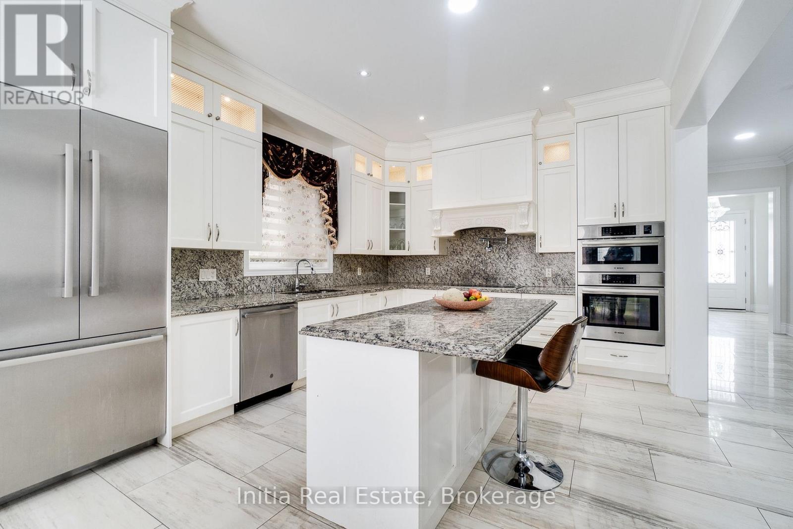 12 Erintown Crescent S, Brampton, Ontario  L6P 4H2 - Photo 16 - W13074186