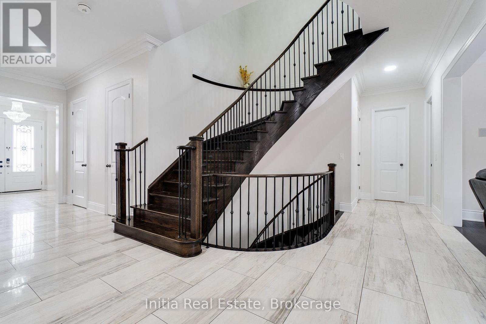 12 Erintown Crescent S, Brampton, Ontario  L6P 4H2 - Photo 5 - W13074186