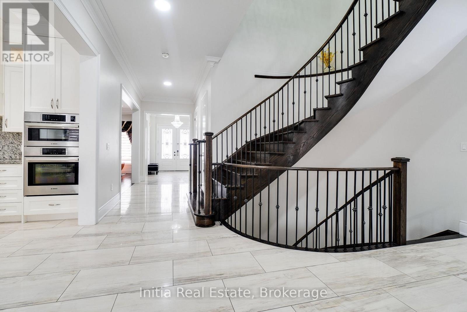 12 Erintown Crescent S, Brampton, Ontario  L6P 4H2 - Photo 6 - W13074186