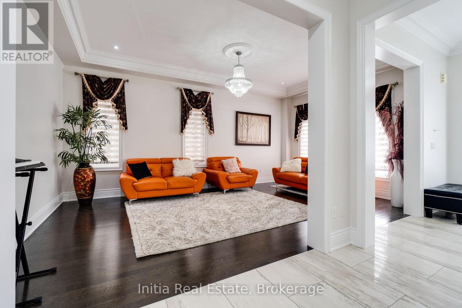 12 Erintown Crescent S, Brampton, Ontario  L6P 4H2 - Photo 7 - W13074186