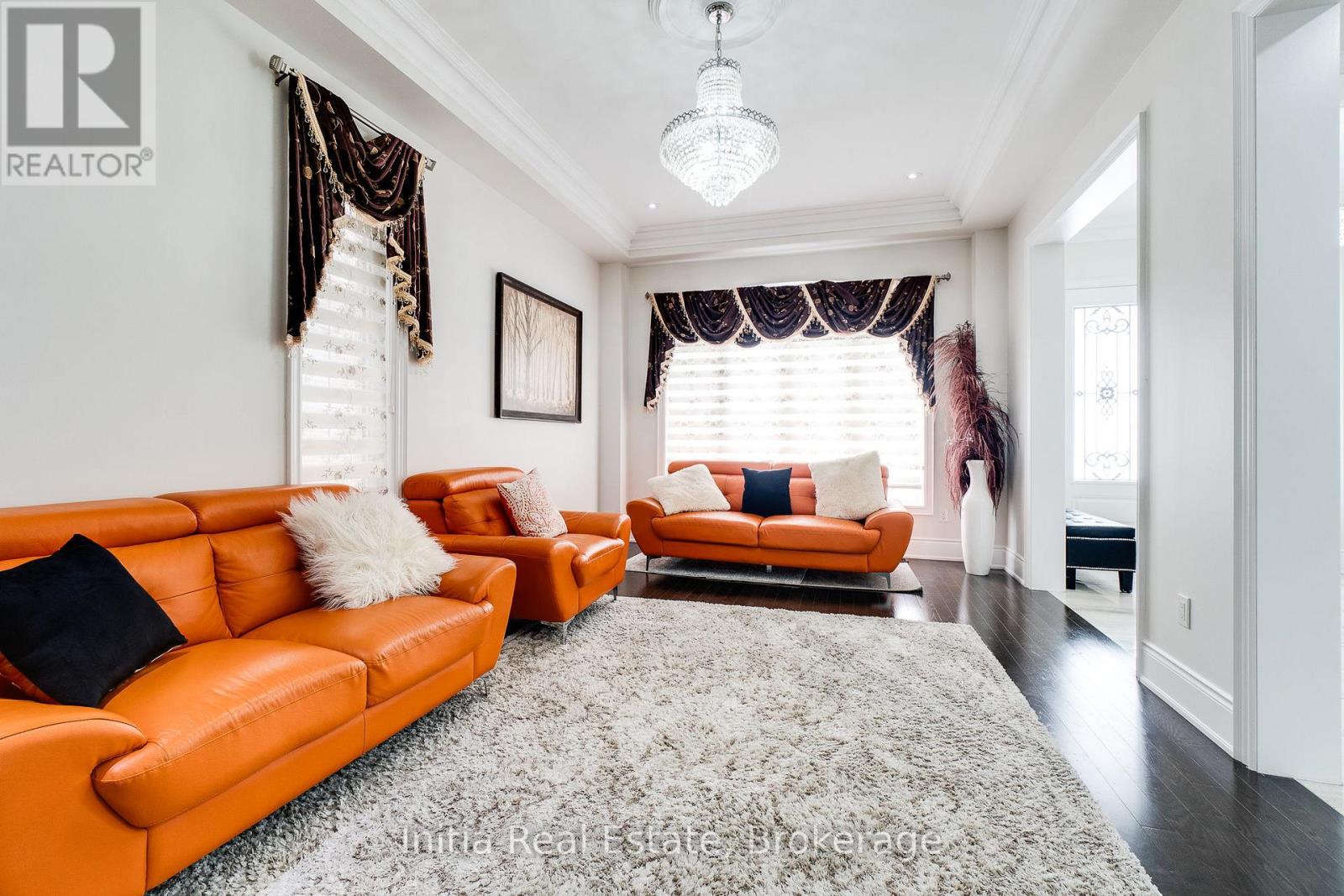 12 Erintown Crescent S, Brampton, Ontario  L6P 4H2 - Photo 9 - W13074186