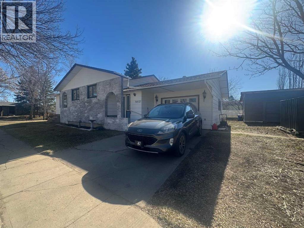 3807 62 Street, Camrose, Alberta  T4V 3B5 - Photo 2 - A2259086