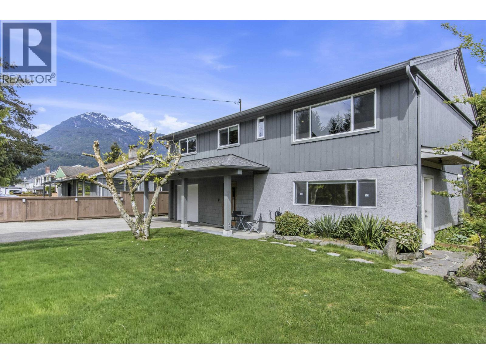2101 Diamond Road, Squamish, British Columbia  V8B 0G2 - Photo 2 - R3118373