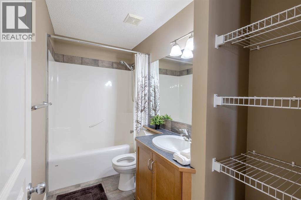 74 Valley Crest Rise Nw, Calgary, Alberta  T3B 5Y9 - Photo 23 - A2305954