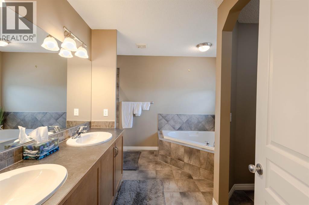 74 Valley Crest Rise Nw, Calgary, Alberta  T3B 5Y9 - Photo 20 - A2305954